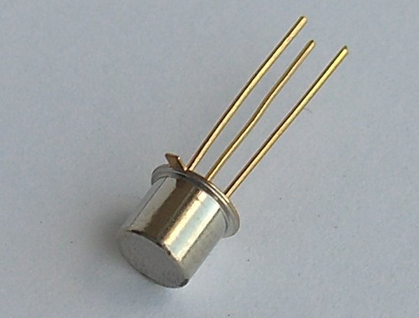 Fitted in compact metal case, single dial, and knob. Connections through 4 mm socket terminals FIELD EFFECT TRANSISTOR (FET)